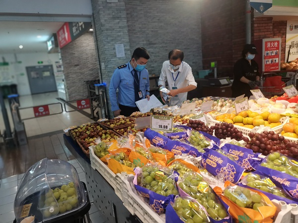 开阳县市场监管局综合施策加强食品销售领域监管 守护群众“舌尖上的安全”